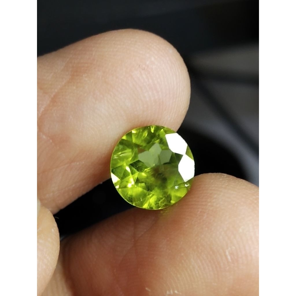 HIJAU ธรรมชาติ Peridot พม่า Memo 9 x 9 x 4.1 มม. 2.55 Ct Super Green Round Cutting รอบ NTD YGL 1707