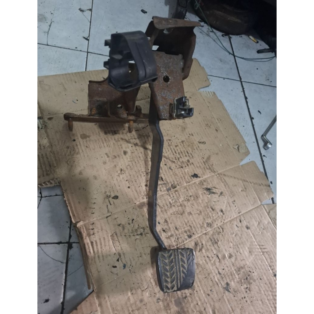 Mazda 626 cronos 93-2000 แป้นเบรก