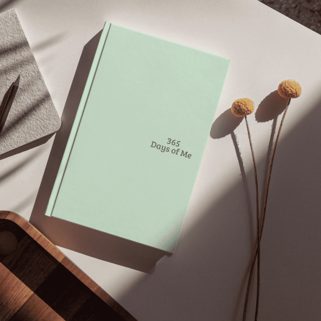 [mana.studio] หนังสือวางแผน Undated 365 Days of Me Daily พร้อมดีไซน์สไตล์มินิมอลและสีพาสเทลเรียบง่าย