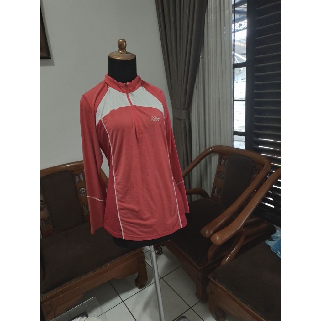 เสื้อกีฬา Lowe alpine