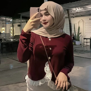 Sabrina Blouse Wanita Atasan Semi Croptop Renda Halus Knit Premium Adem Nyaman Kekinian Style