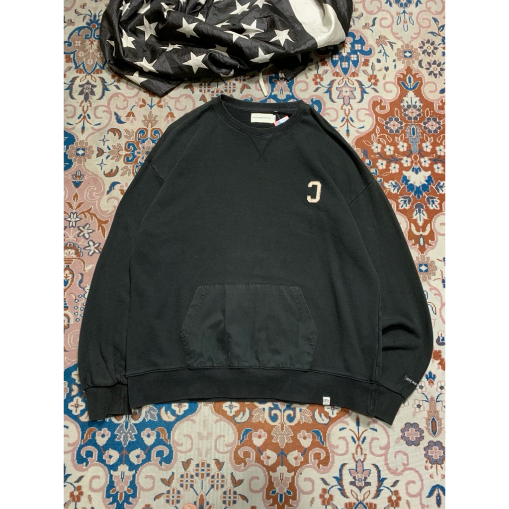 CREWNECK CRITIC สวม MFG