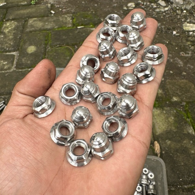 น็อต M8 / น็อตสแตนเลส 12 ตัว