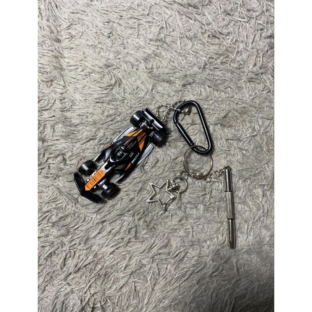 HOTWHEELS พวงกุญแจ Hot Wheels สูตร 1 Mclaren & Redbull