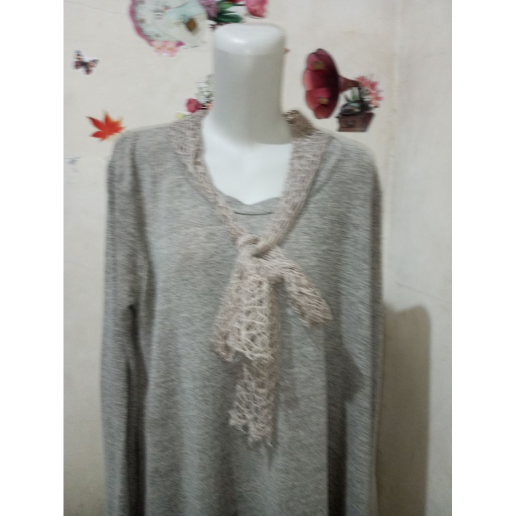 ผู้หญิงแบรนด์ HOVER BLOUSE