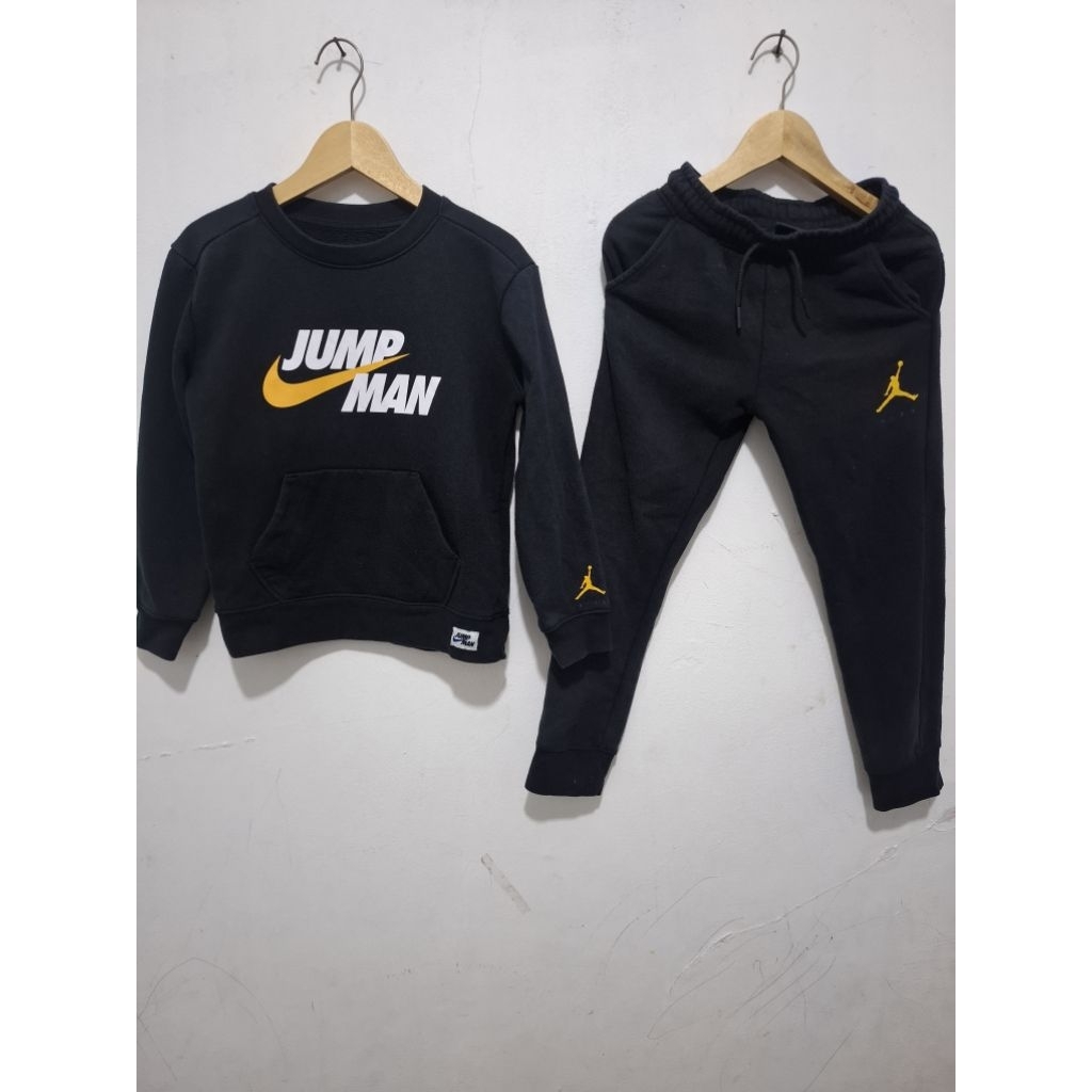 เสื้อแจ็คเก็ตและกางเกง Jordan 1 ชุด 5-6 ปีเหมือนใหม่