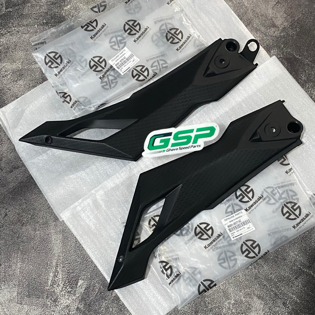 ฝาครอบตัวถังด้านข้างฝาครอบแบตเตอรี่ Kawasaki Ninja RR ใหม่ Original 36001-01576-6Z 3601-0577-6Z ฝาครอบด้านข้าง RH LH F สีดํา