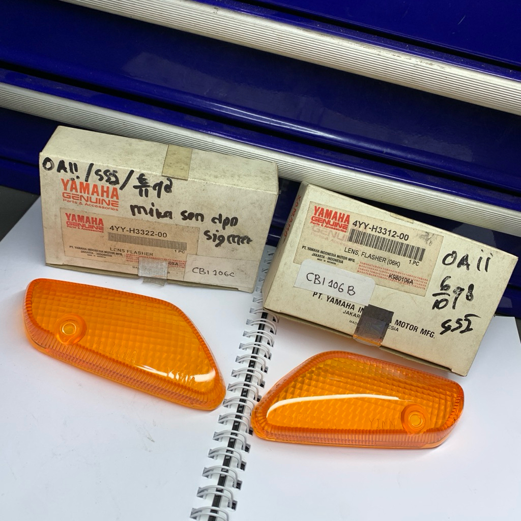 YAMAHA Y100 SPORT2 ฝาครอบโคมไฟป้ายด้านหน้าเลนส์ขวาและซ้ายเดิม YAMAHA ใหม่เก่าสต็อก YAMAHA สีขาว 4YY 