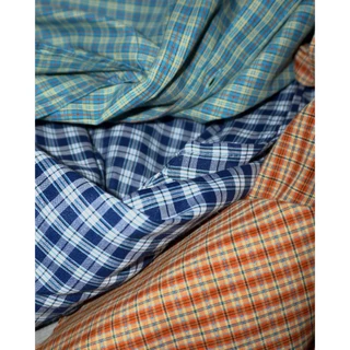 KEMEJA Gia Tartan Shirt - Wear Sarey - เสื้อเชิ้ตลายสก๊อตผู้หญิง สไตล์ Japandi แขนสั้น ผ้าตาหมากรุก Y2K แรงบันดาลใจวินเทจ ชุด Pinterest สวมใส่สบายทุกวัน ท็อปส์ซูผู้หญิงอินเทรนด์ ล่าสุด