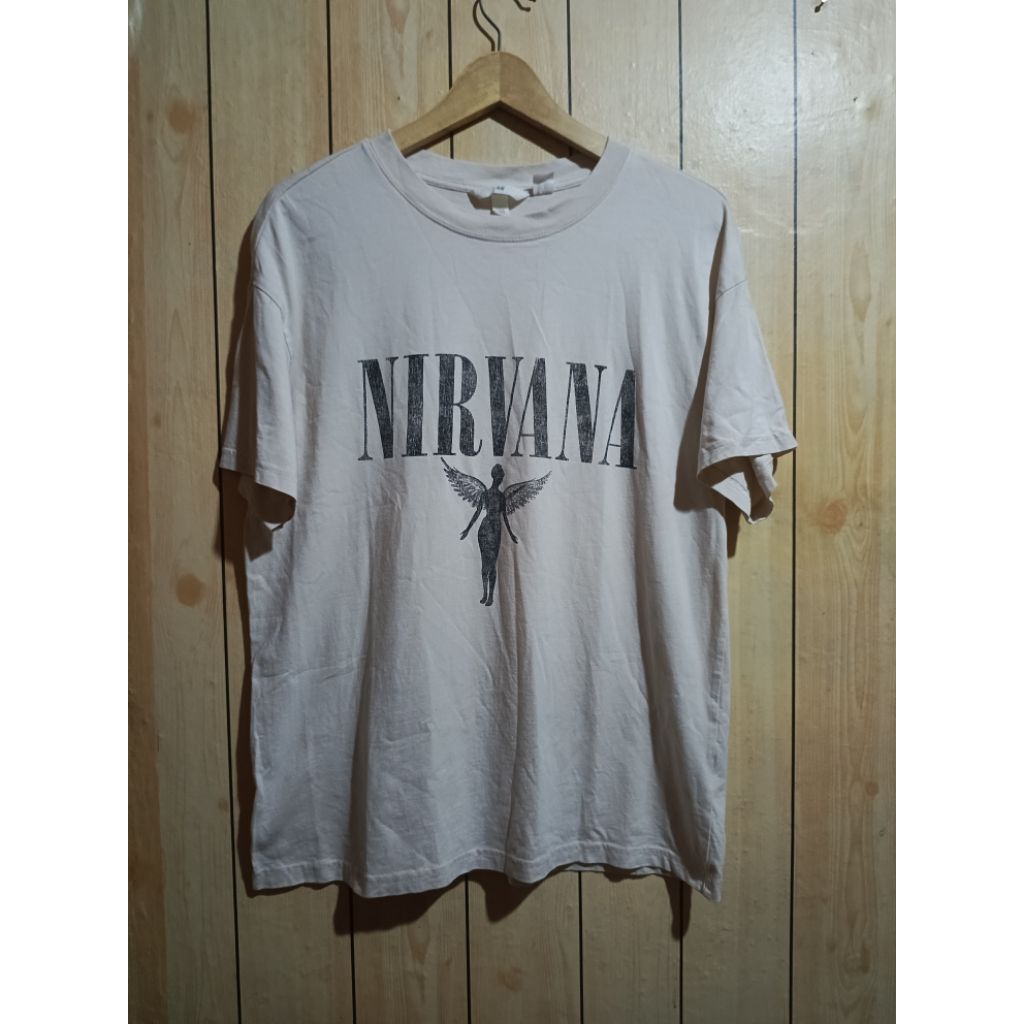 เสื้อยืด Nirvana x hnm h&m