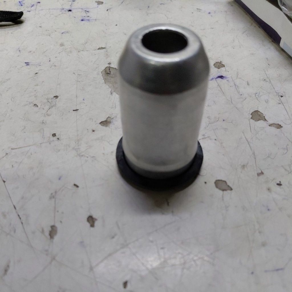 เบ้าหัวเทียน Toyota kijang 4k