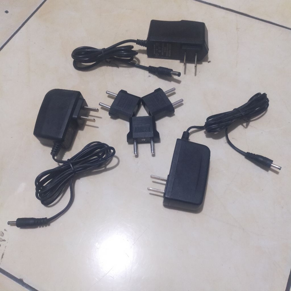 ADAPTER AC/DC*******