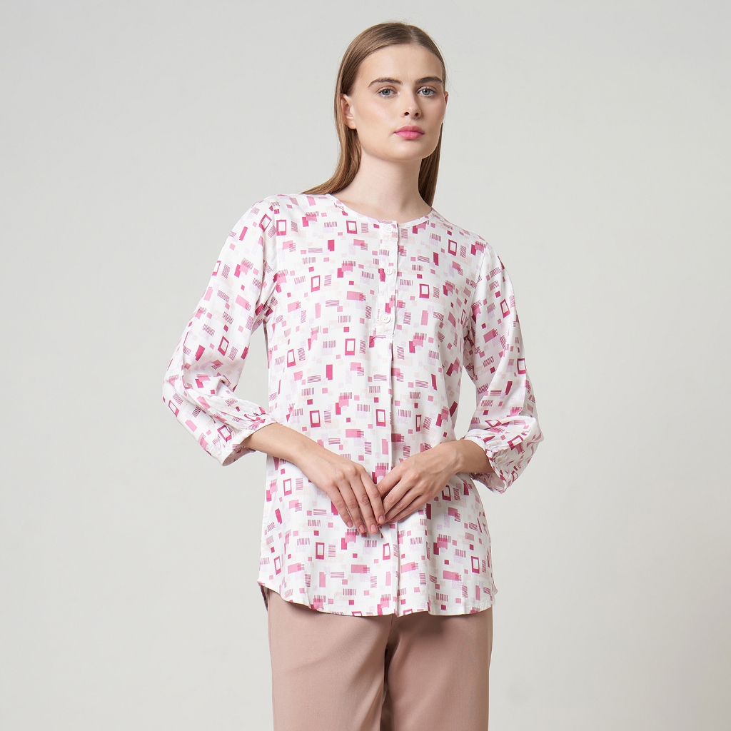 MCB เสื้อผู้หญิงบทคัดย่อพิมพ์ V คอปกติขนาดใหญ่ Nimo สีชมพู | 55.5101074