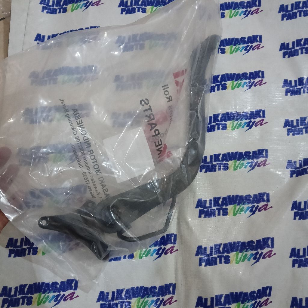 ต้นฉบับ KAWASAKI W 175 W175 ด้านหลังเบรค