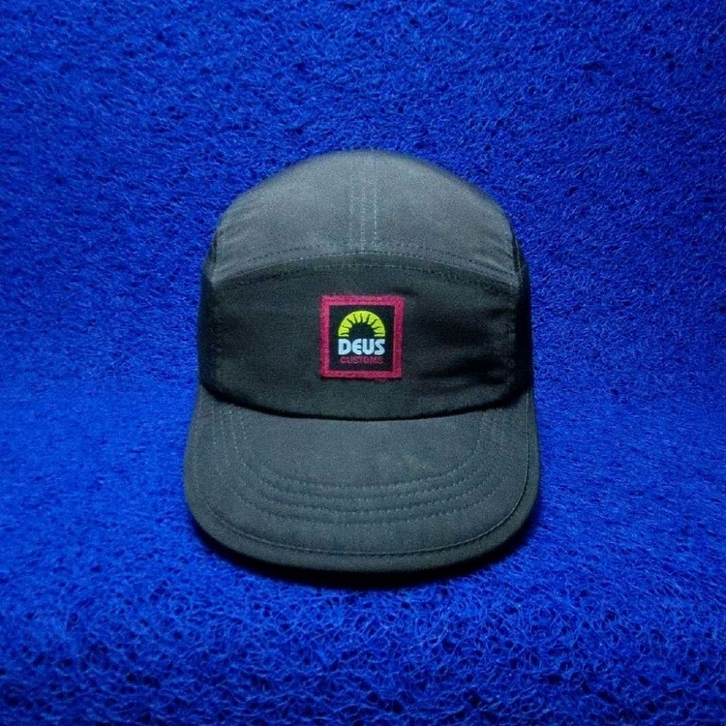 หมวก Deus ex machina สีเทา