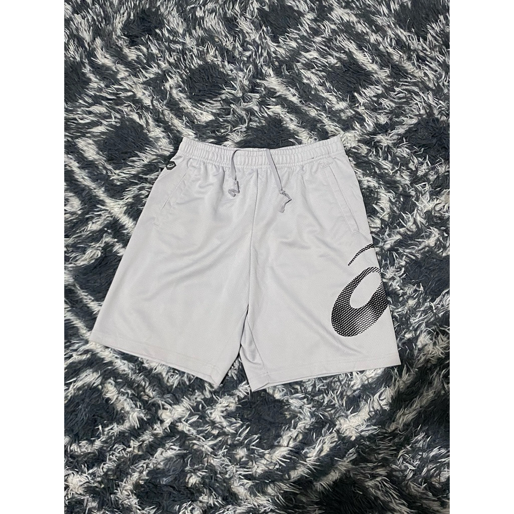 กางเกงขาสั้นวิ่งโลโก้ใหญ่ Asics