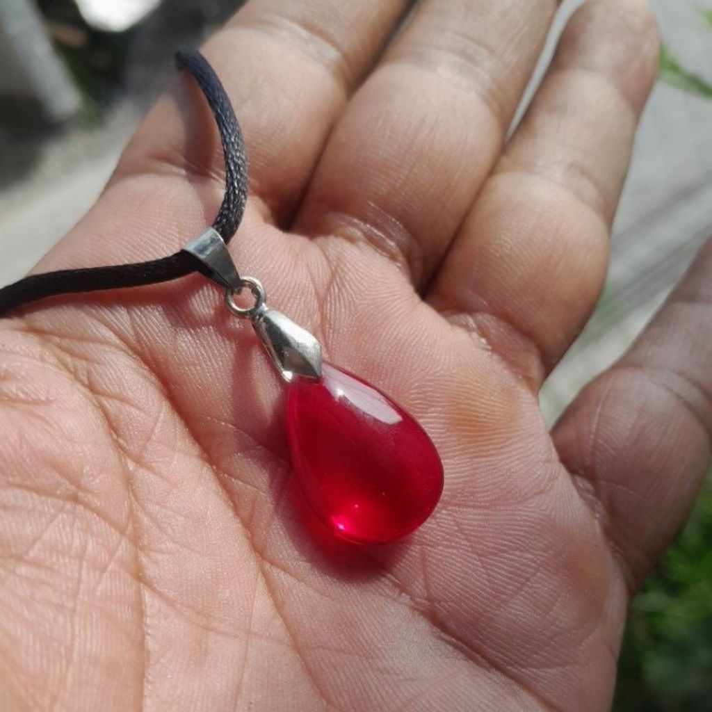 MERAH Siem สร้อยคออาเกตหยดน้ําขนาดใหญ่สีแดงพร้อมเชือกสีดํา