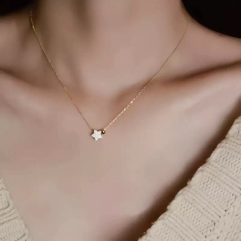 Mitraaccessories สร้อยคอโซ่ไทเทเนียมสําหรับผู้หญิงลายดาวปลอดสนิมแบบเรียบง่ายเหมาะสําหรับวัน TLC261