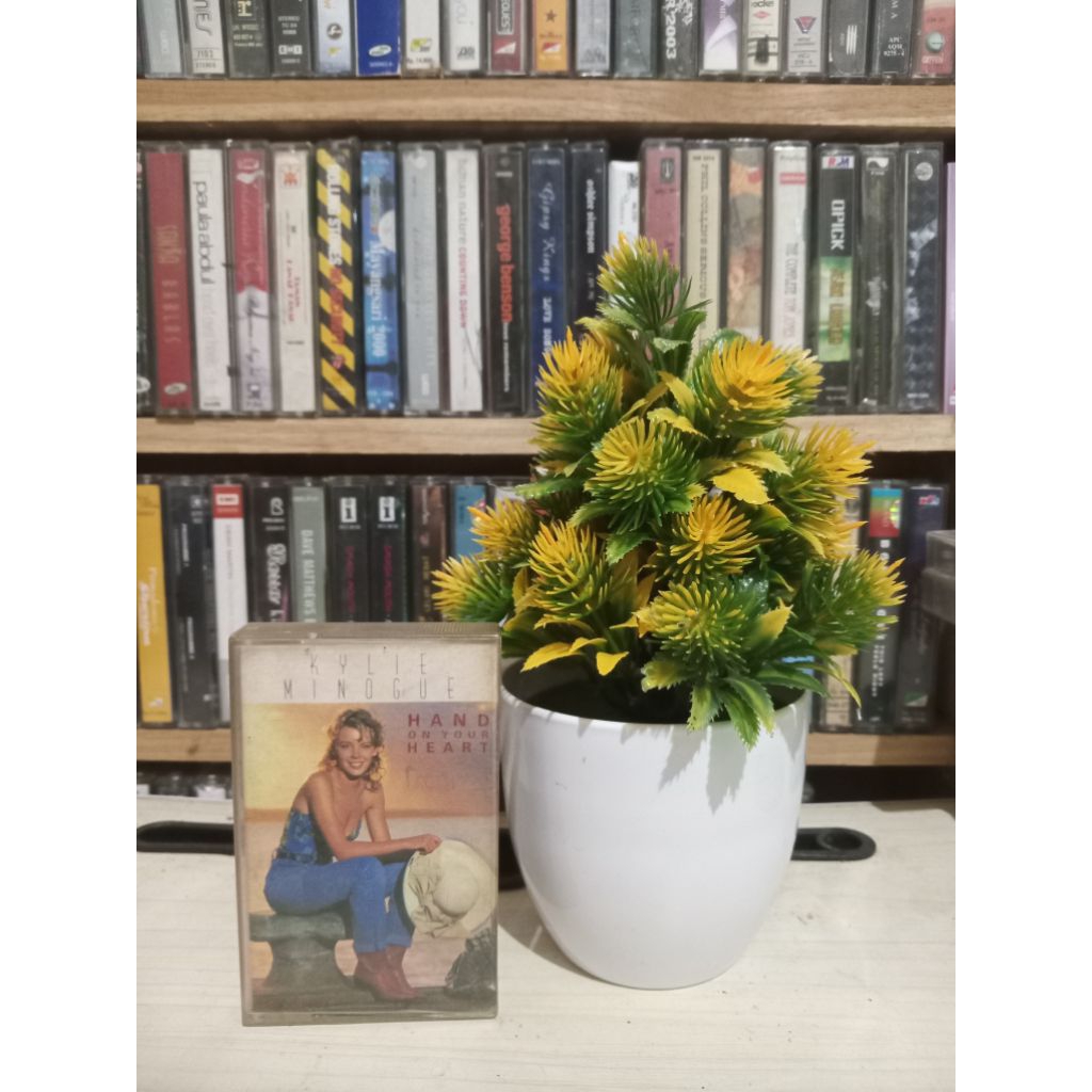 KYLIE MINOGUE HAND ON HEART CASSETTE ของคุณ