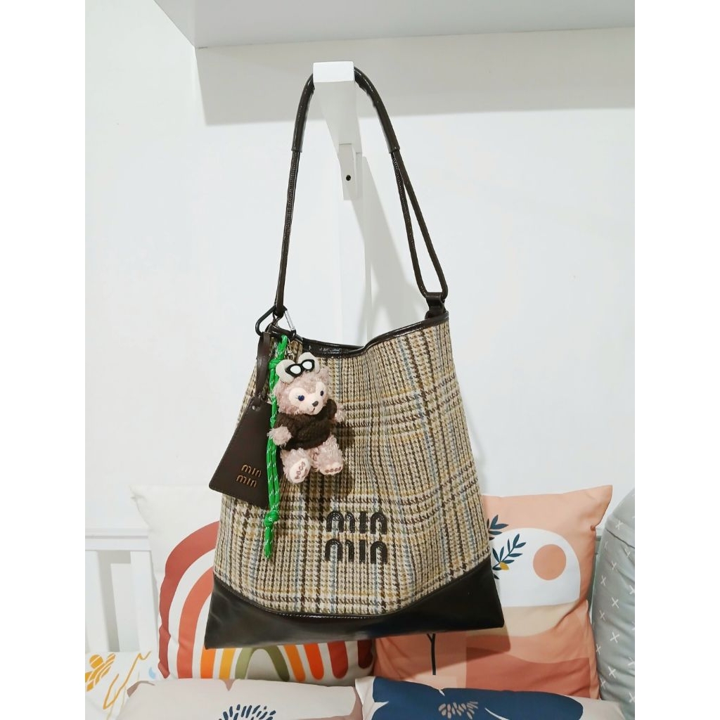 NEW MINMIN TOTE BAG BROWN PLAID - DARK CHOCOLATE WITH KEYCHAIN - BAG CHARM - หนัง PU MIX THICK FLANN