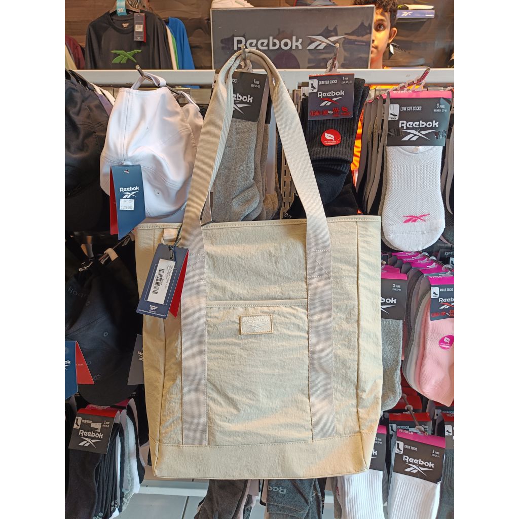 กระเป๋าโท้ต REEBOK**
