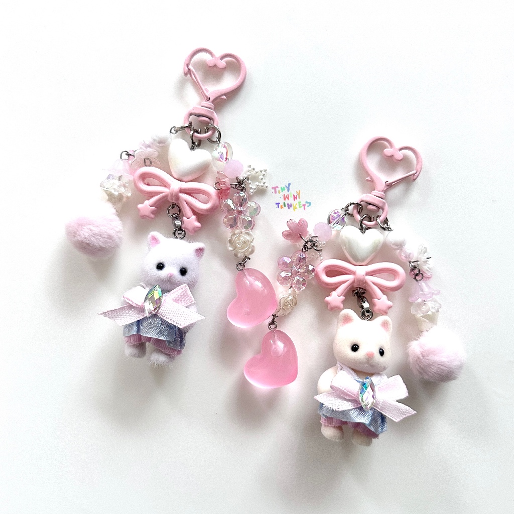 SYLVANIAN FAMILIES ครอบครัว Sylvanian หรือ critters แมวในชุด odette ลูกปัด charms พวงกุญแจ