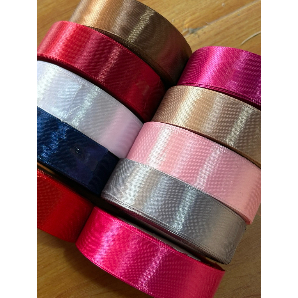 1 ม้วนของ 3 CM SATIN RIBBON, 22 YARDS LENGTH