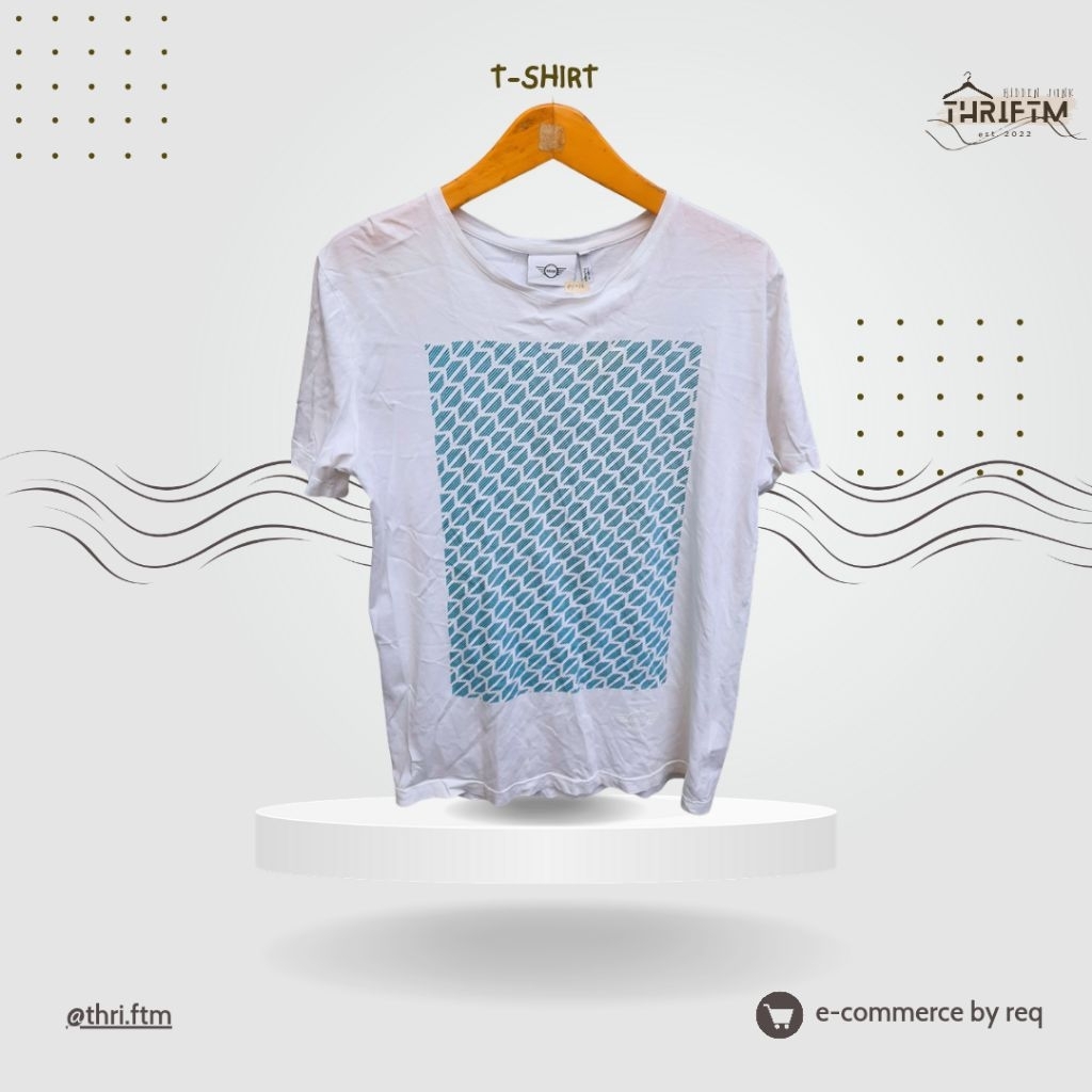 เสื้อยืดโดย Official Merch Mini Chopper