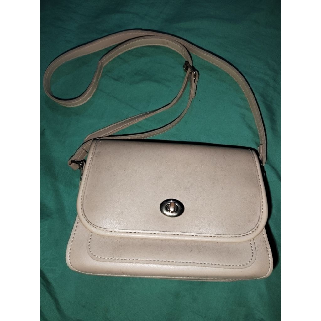 กระเป๋าสะพายข้าง Miniso