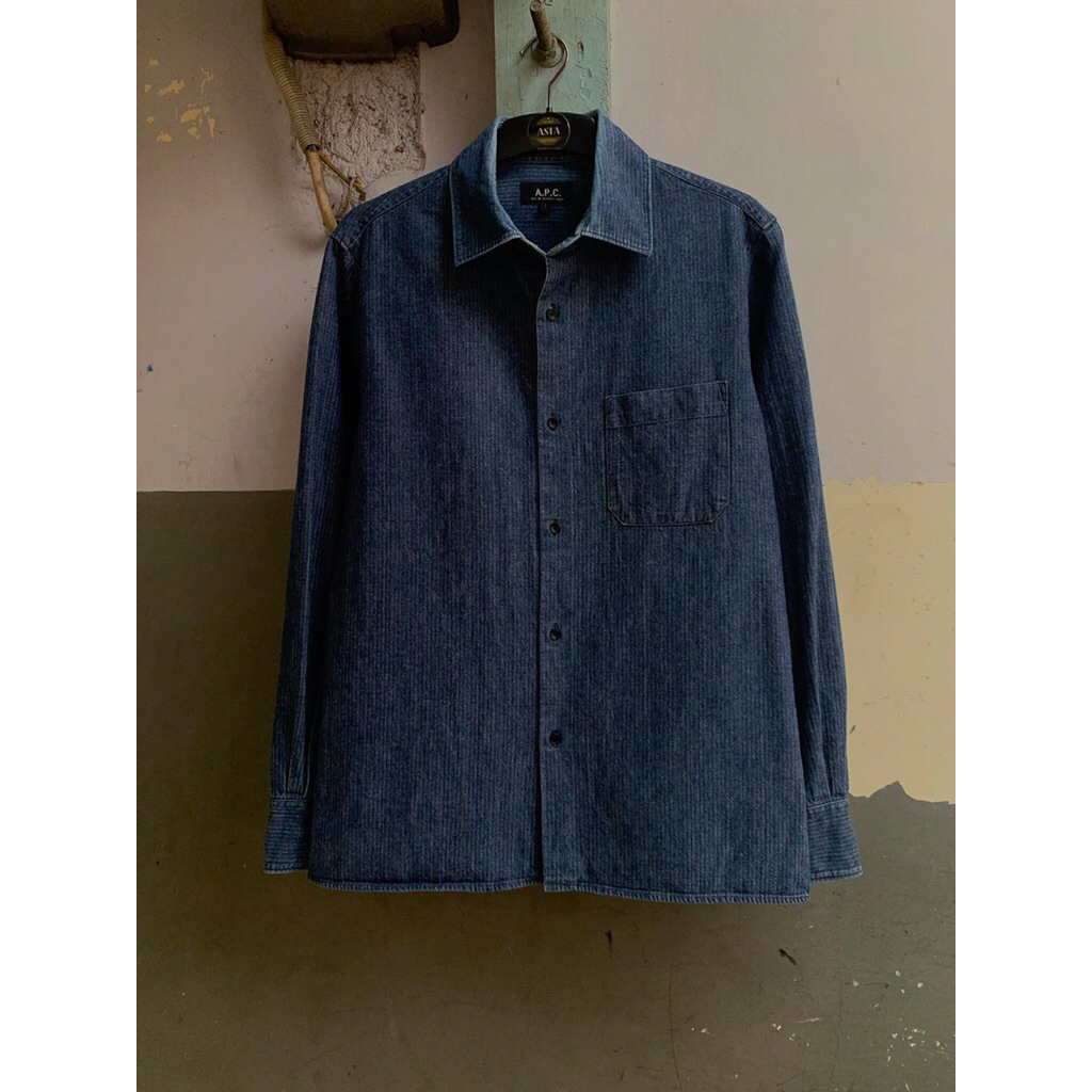 KEMEJA Apc เสื้อเชิ้ตแขนยาวยีนส์ ไซส์ M preloved