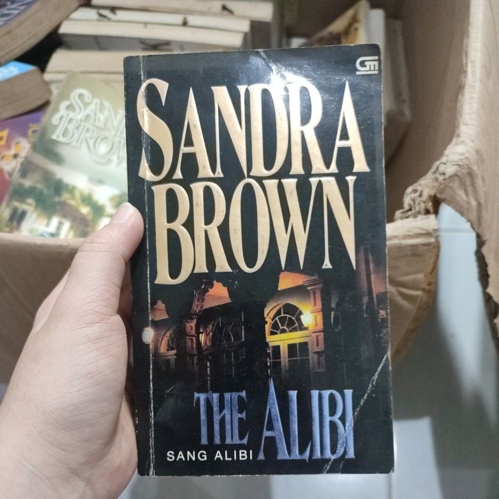 นวนิยายสีน้ําตาล Sandra - The Alibi