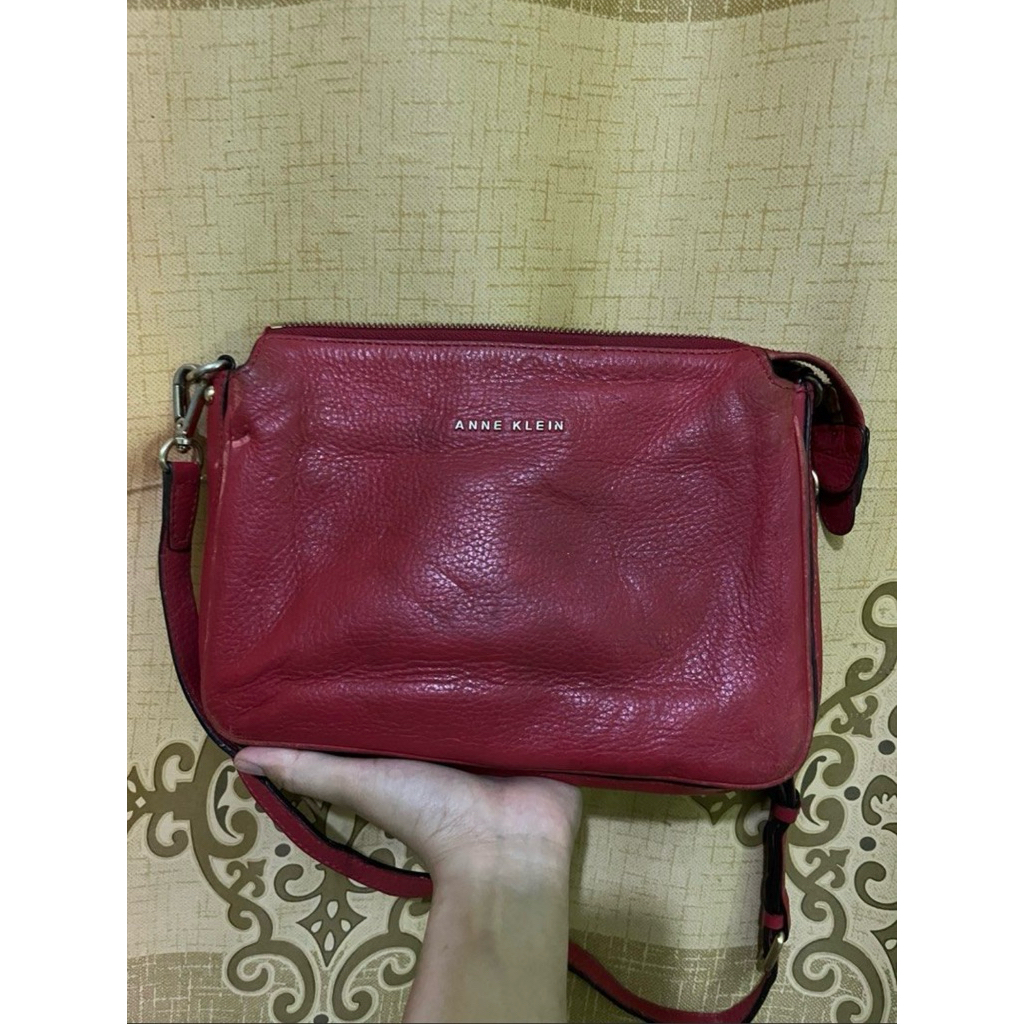 ANNE KLEIN กระเป๋าสลิง PL KLEIN