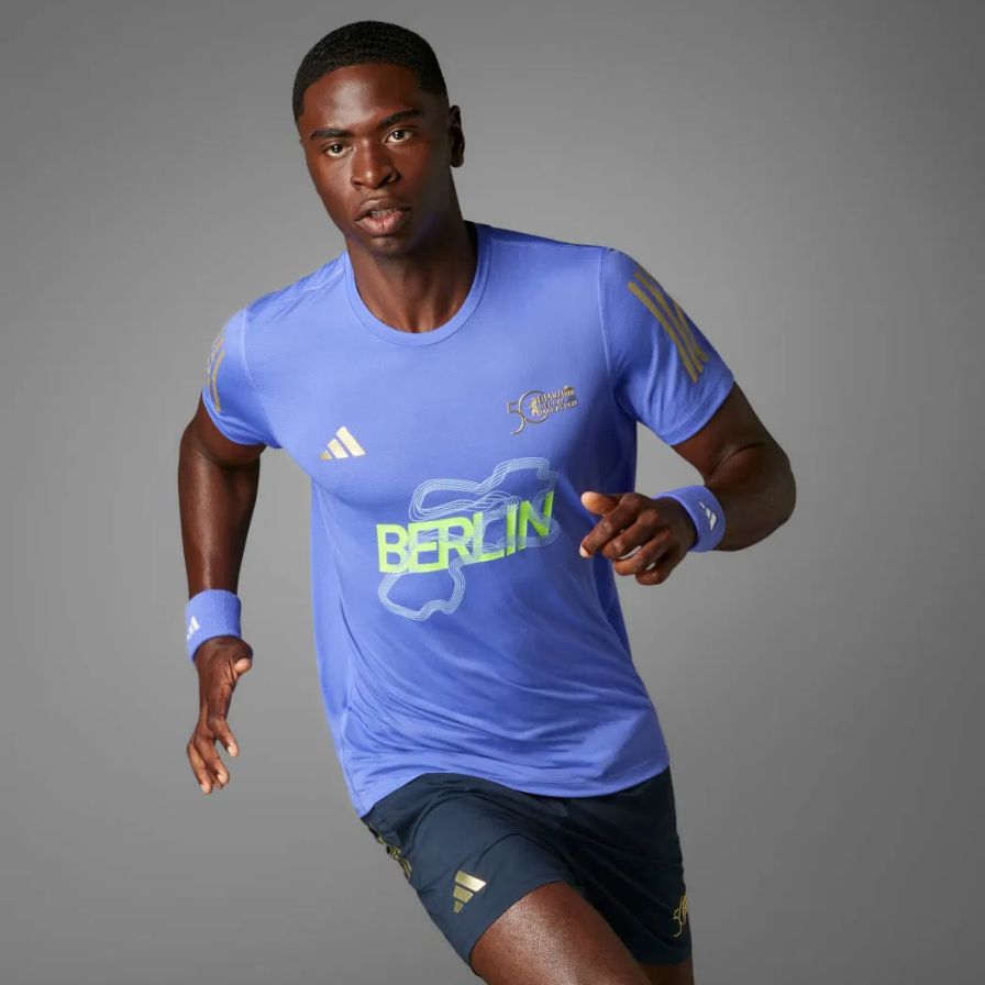 เสื้อยืดกีฬาผู้ชายพิเศษ Adidas 50th BMW Berlin Marathon 2024 Finisher Aeroready แขนสั้นวิ่งผู้ชาย Or