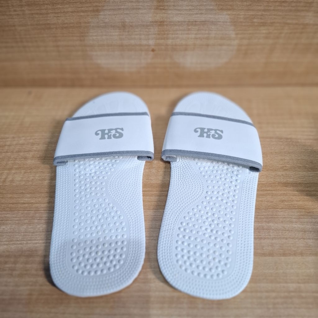 PRELOVED HOTEL SANDALS 1 PAIR