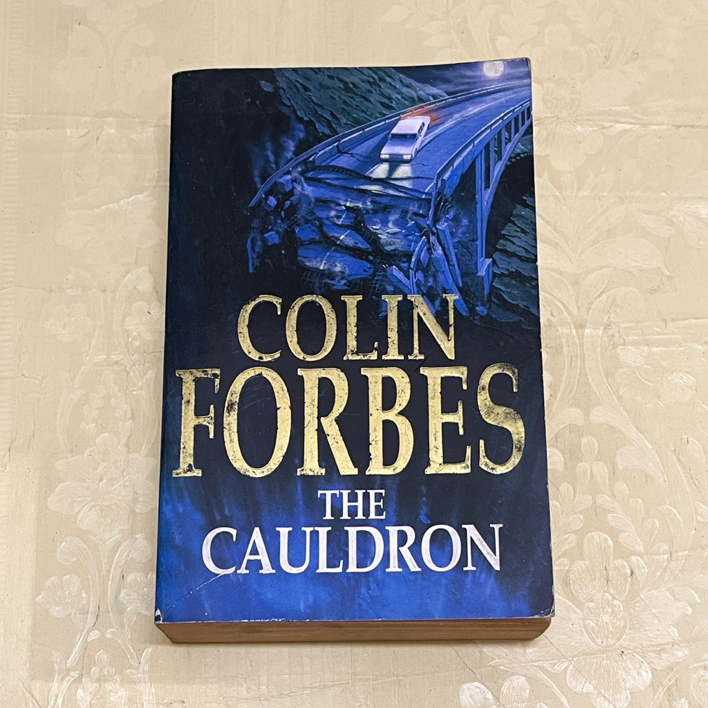 นวนิยาย CADRON โดย ColLIN FORBES