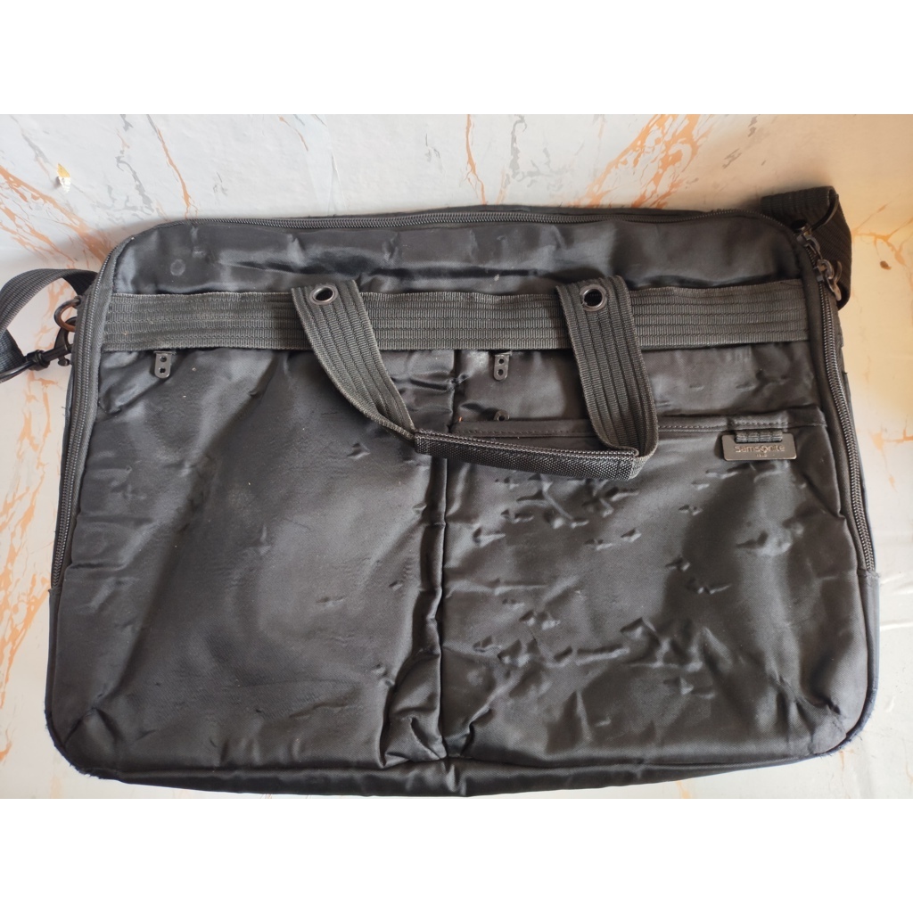 กระเป๋าสะพายข้างแล็ปท็อป Samsonite พร้อมต้นฉบับ