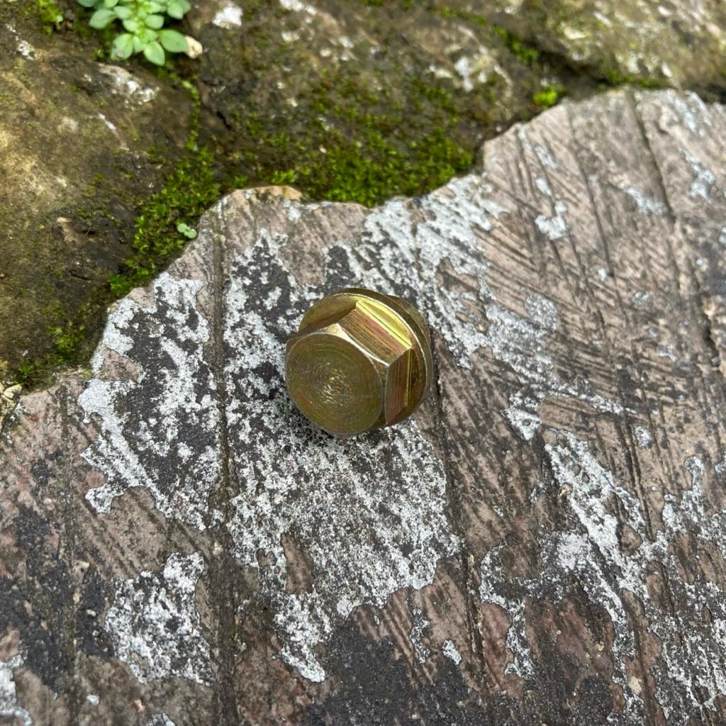 Cap Nut (สําหรับการตั้งค่าแขนปัดน้ําฝนด้านหน้า) น็อตแฮนด์ Toyota Corolla KE70 DX Corona RT132 TT132 