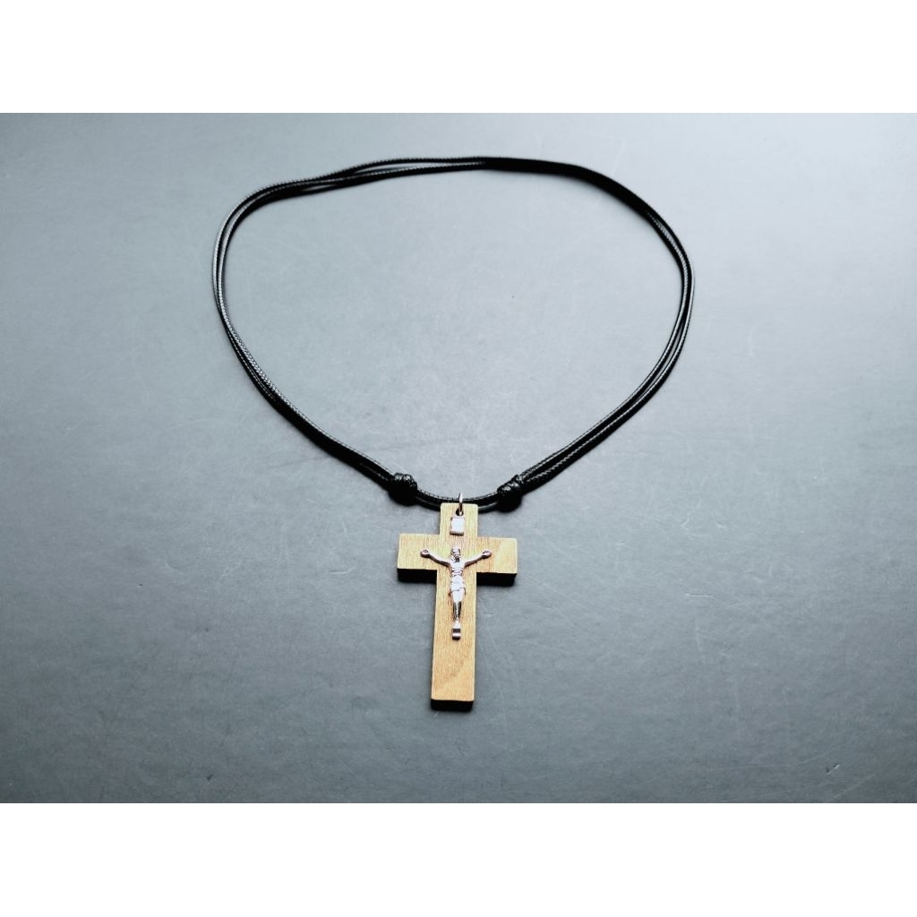 K33 BLACK KOREAN ROPE WOODEN CROSS NECKLACE