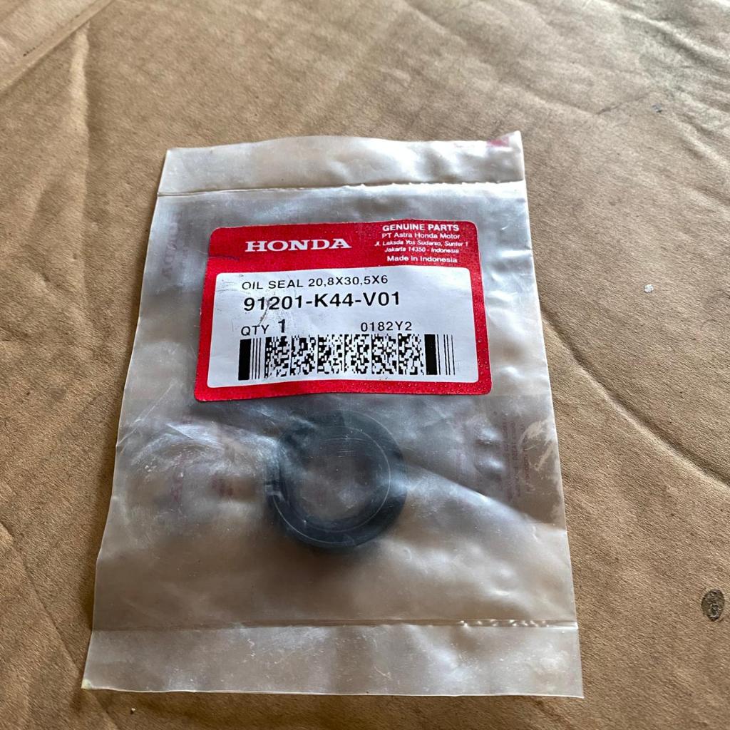 32F SEAL 91201 K44 V01 20.8 X 30.5 X 6 น้ํามัน silic 20.8 30.5 6 แม่เหล็กเพลาข้อเหวี่ยงขวา Beat scoo