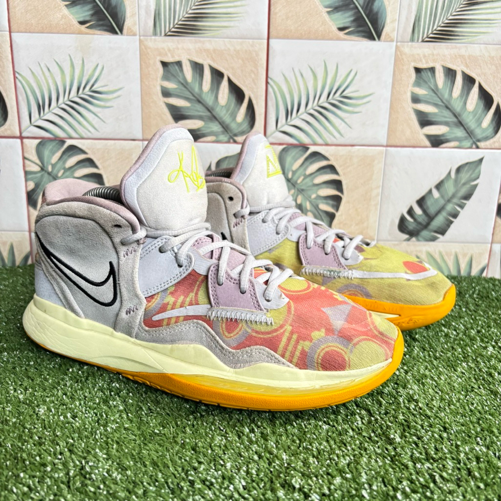 รองเท้าบาสเก็ตบอล Nike Kyrie 8 42 มือสอง