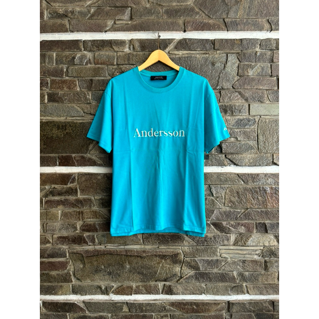 Andersson Bell • คอลเลกชันลายเซ็นโลโก้เย็บปักถักร้อย Tee Luxury Streetwear Tee / Kaos / Tshirt Size 