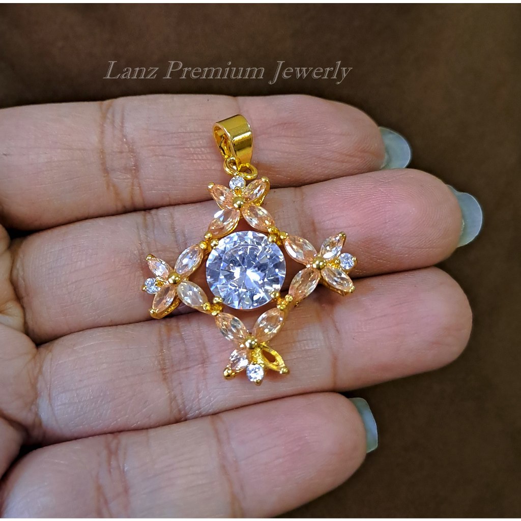 จี้คริสตัลพรีเมี่ยม Sabrina Swaroski Titanium 22K Gold