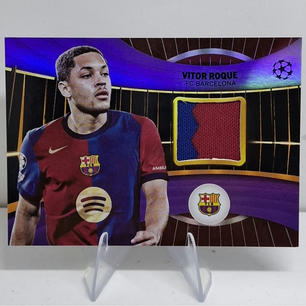 การ์ดฟุตบอล Vitor Roque Barcelona [ฟอยล์บอร์ดสีม่วง] SR-VR (2024 Topps UEFA Superstar Relics) 067/29
