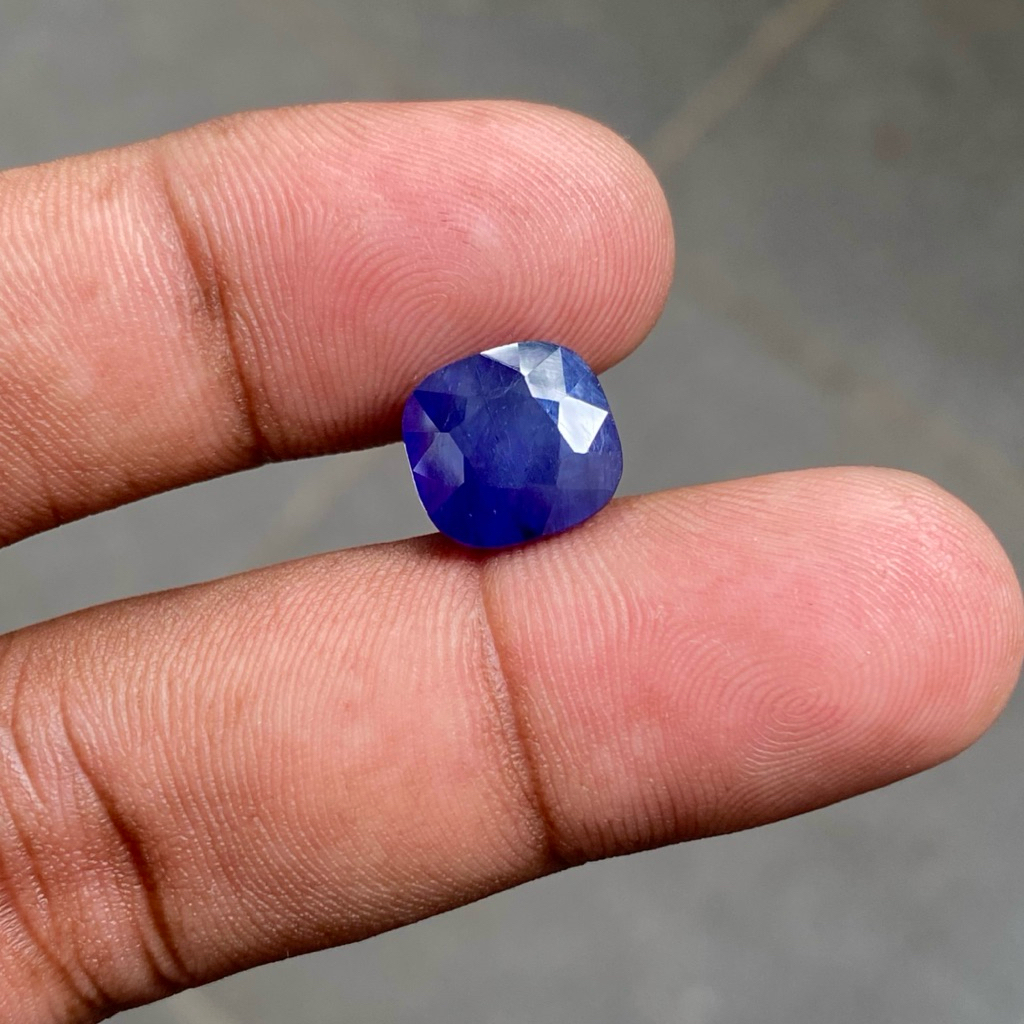 Natural Blue Sapphire คอรันดัมสีน้ําเงิน Sapphire africa รูปทรงเบาะ Dim 11x10x6 CT 7