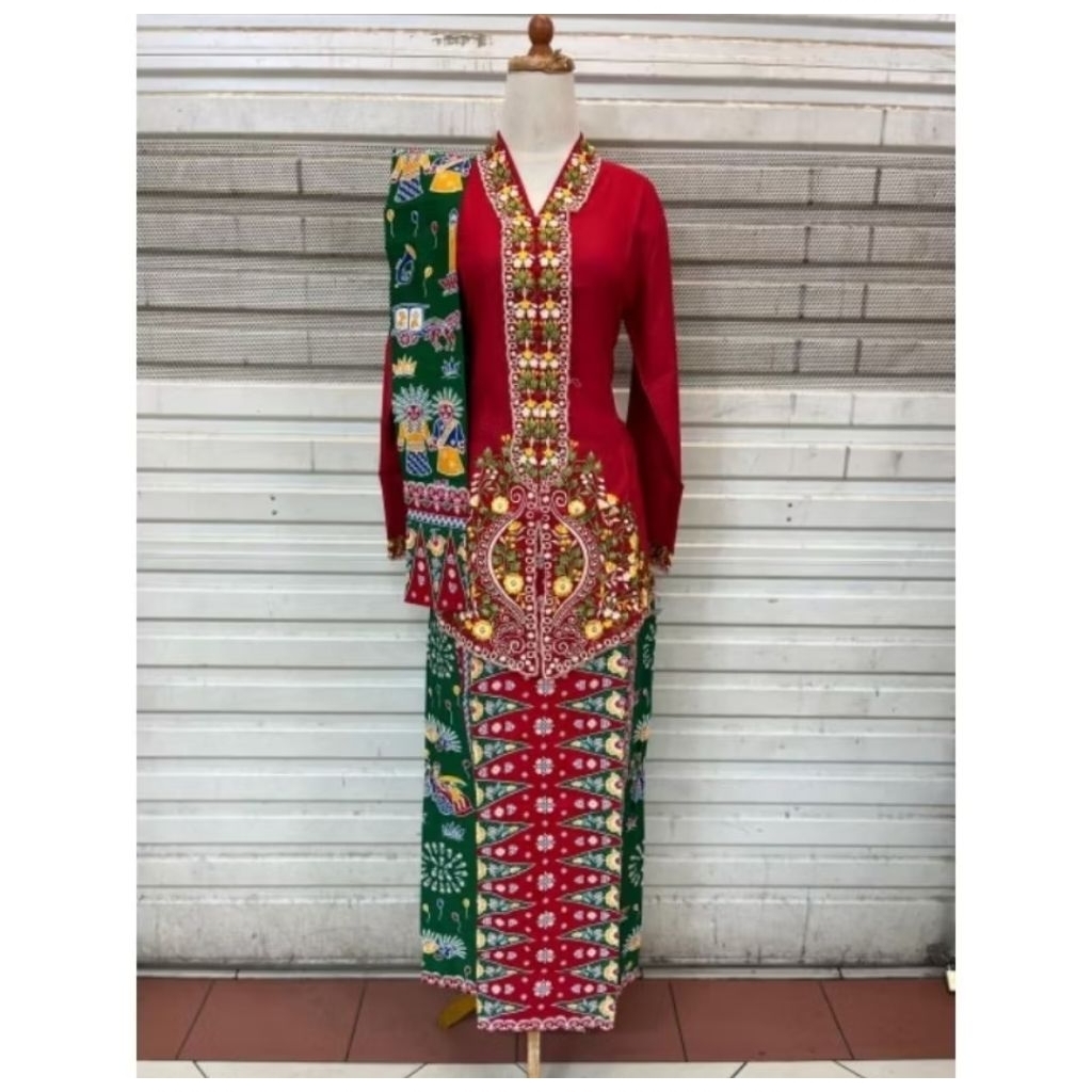 KATUN Graduation Encim Kebaya // Encim Kebaya ทําจากผ้าฝ้ายและเย็บปักถักร้อย // Modern Encim Kebaya 