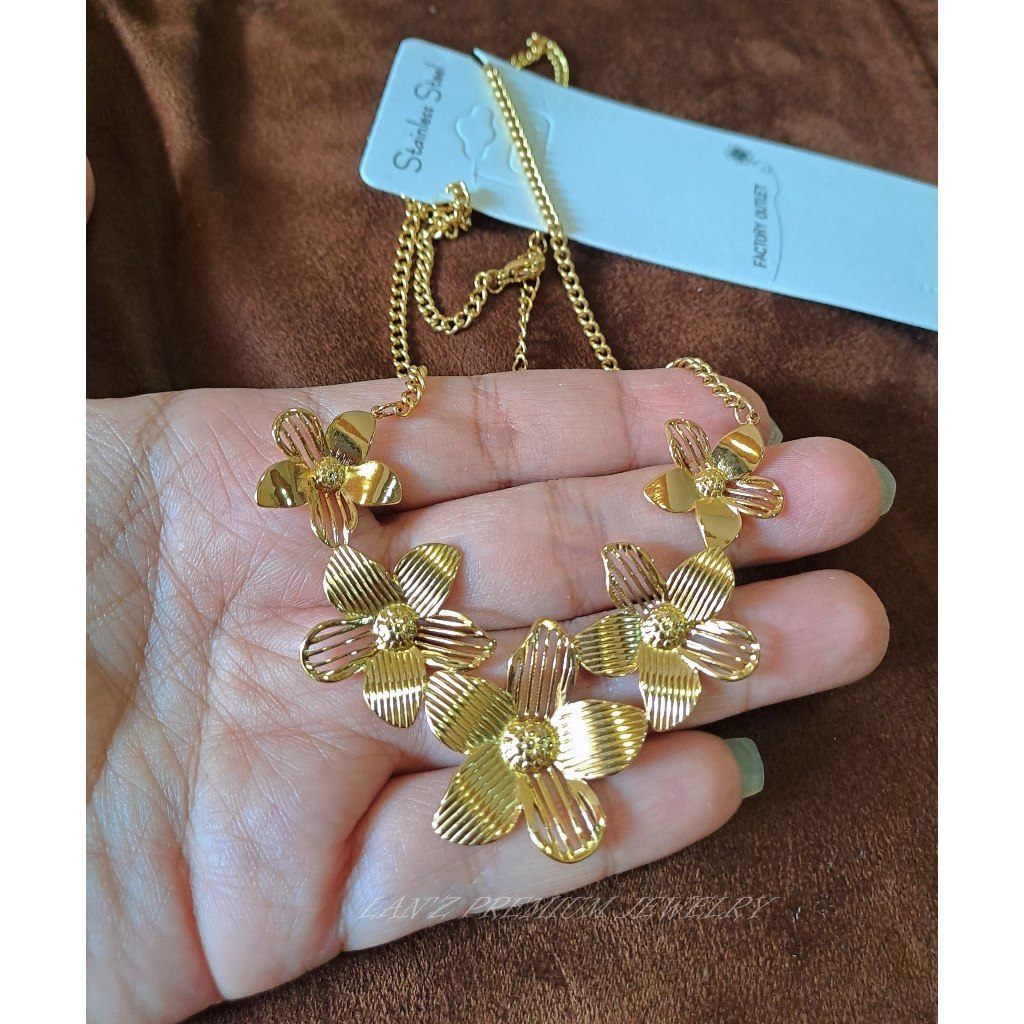 Kendari 5 สร้อยคอจี้ทอง 22K ดอกไม้ขนาดใหญ่