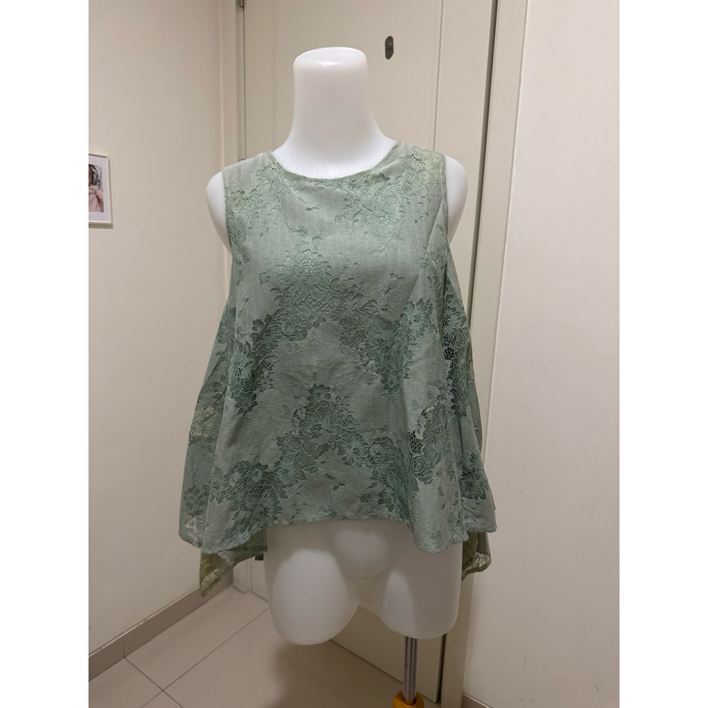 เสื้อสีเขียว HIJAU Iora