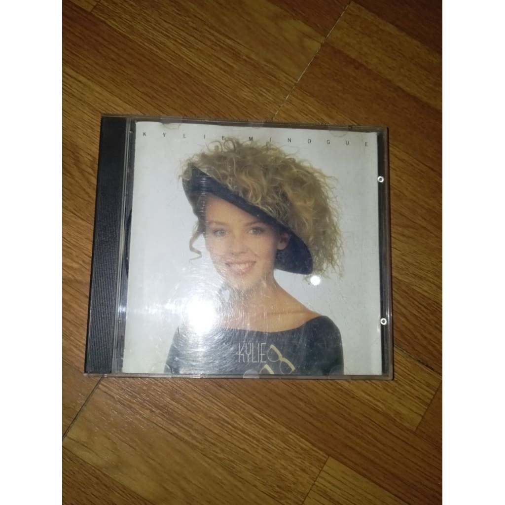 KYLIE MINOGUE ซีดีเพลง KYLIE (SELF TITLED DUST ALBUM) นําเข้า