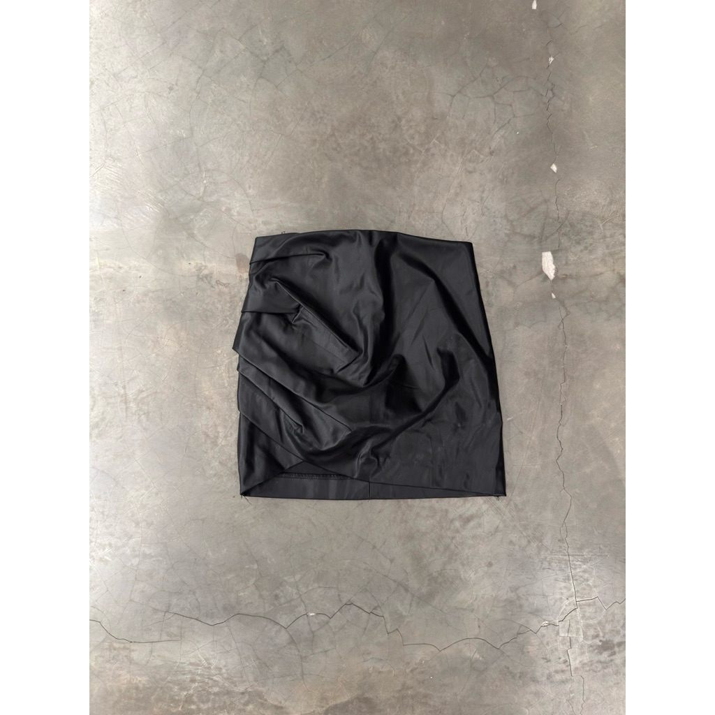 กระโปรงมินิ PU H&M S/36