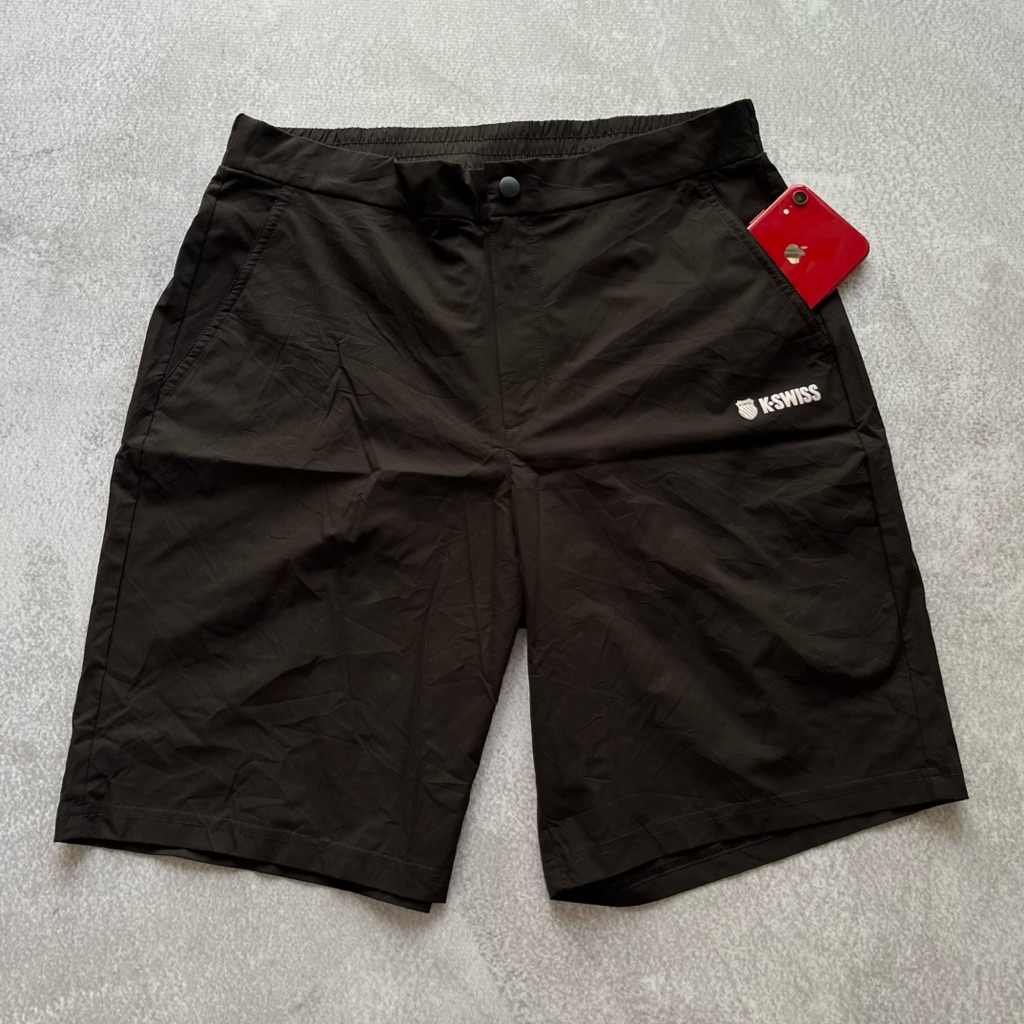 กางเกงขาสั้นลําลองทุกวันใหม่โดย kswiss ขาแข็งสีดํา